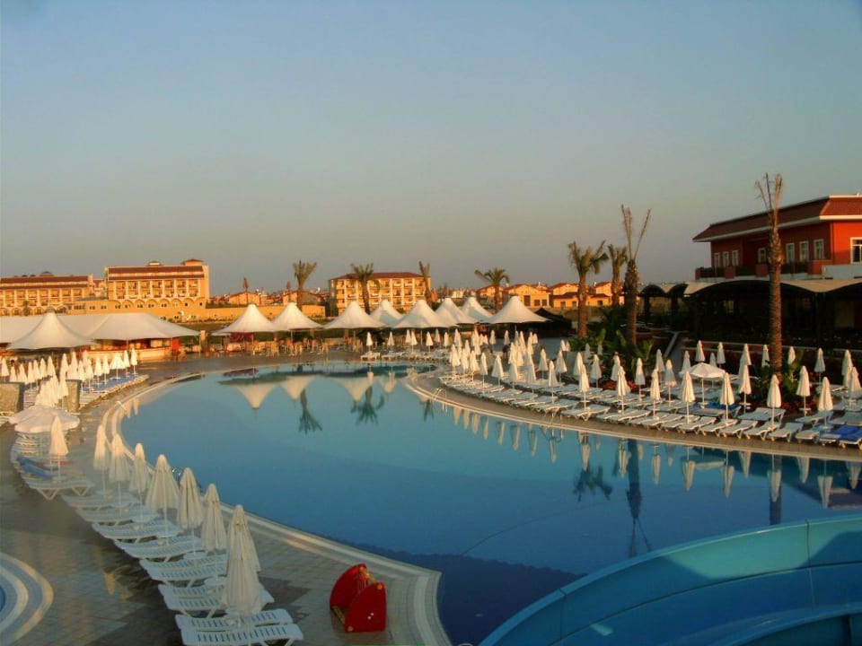 Pool am Morgen Crystal Paraiso Aqua Collection