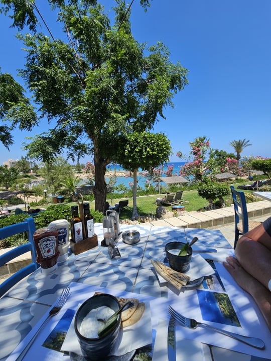 Gastro Crystal Springs Beach Hotel