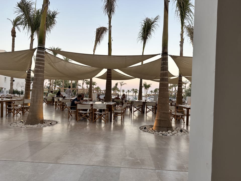 Gastro Serry Beach Resort