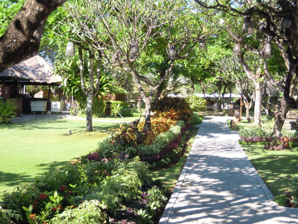 Weg zum Strand Ayodya Resort Bali