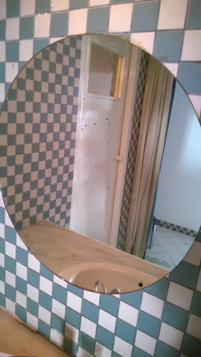 Viel zu niedriger Spiegel Hotel Tagadirt