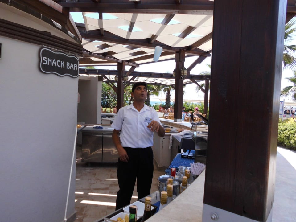 Mehmet der stets gutgelaunte Kellner Saturn Palace Resort Hotel