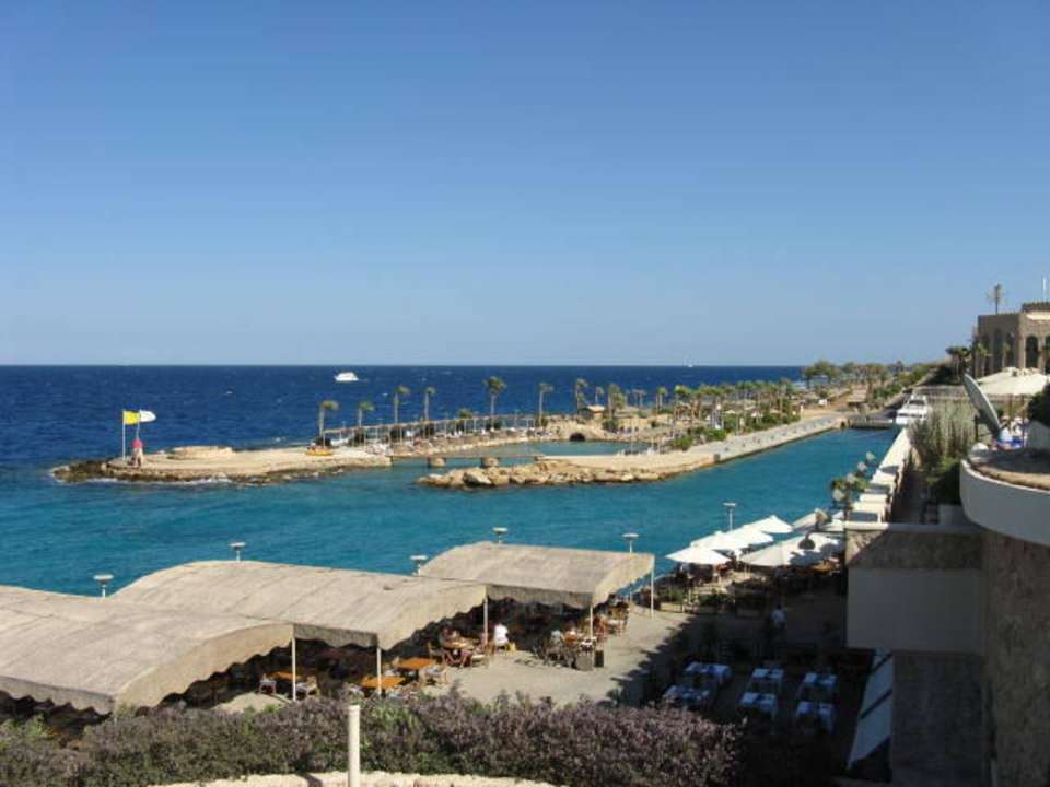 Ausblick aufs Mittagsrestaurant Pickalbatros Citadel Resort