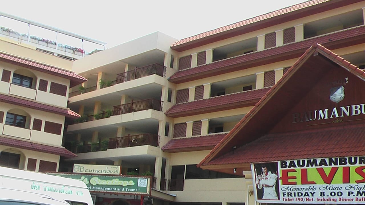 Strassenseite Hotel Baumanburi Resort
