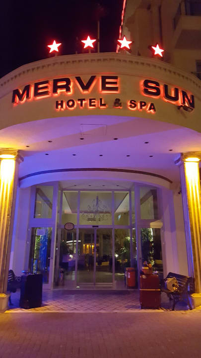 Eingang am Abend  Merve Sun Hotel & Spa