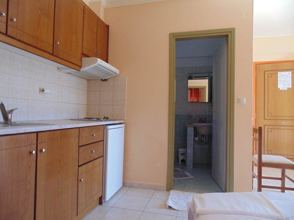 Kitchen and bathroom in one bedroom apartment Bayside Apartments