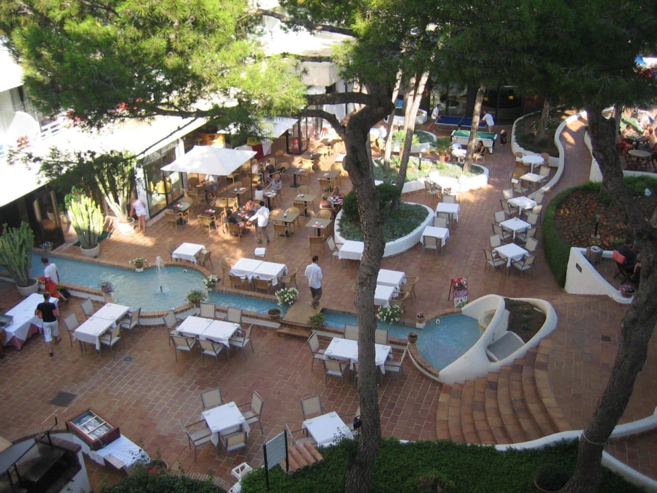 Bei schönem Wetter ist draußen eingedeckt Hotel & Spa S'Entrador Playa