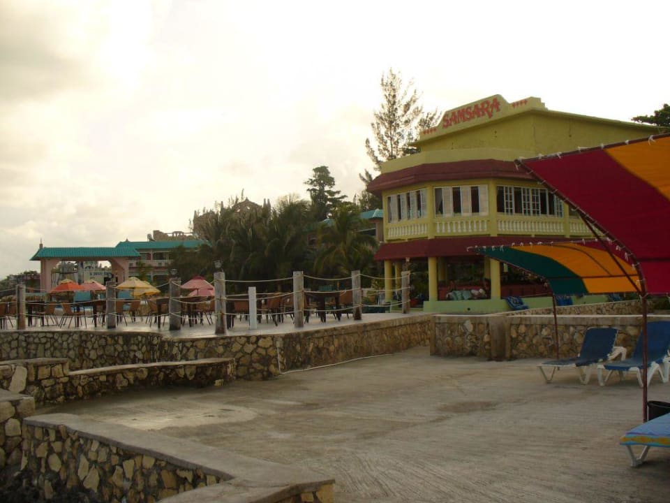 Sicht auf Bar/Restaurant Samsara Cliff Resort