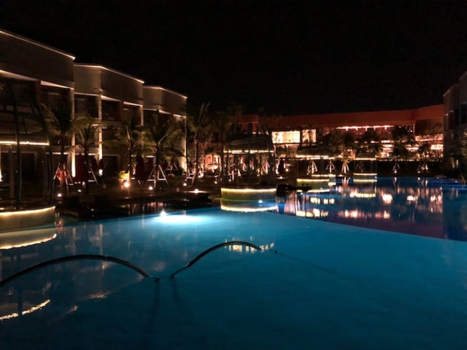 Pool Avani+ Hua Hin Resort
