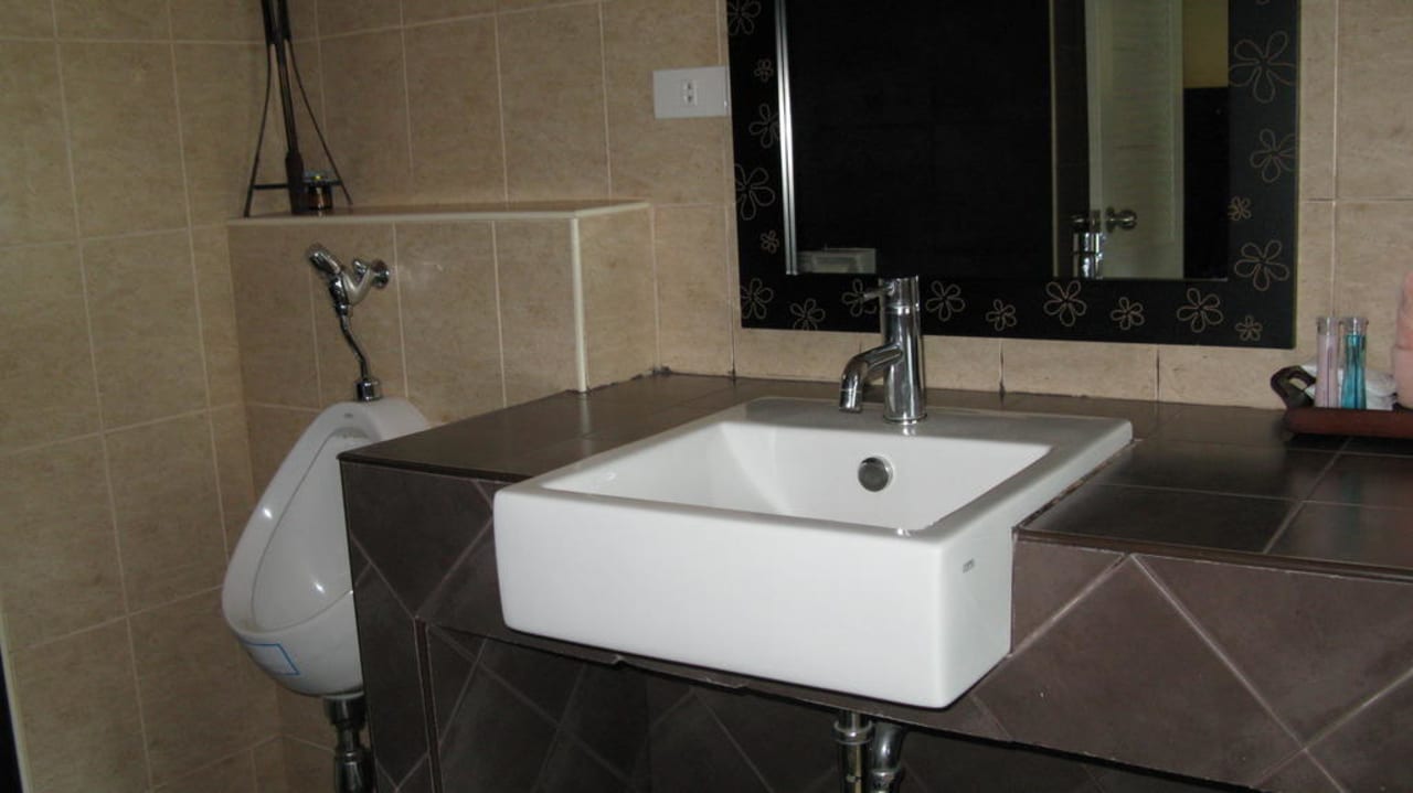 Bad Hotel Simple Life Resort