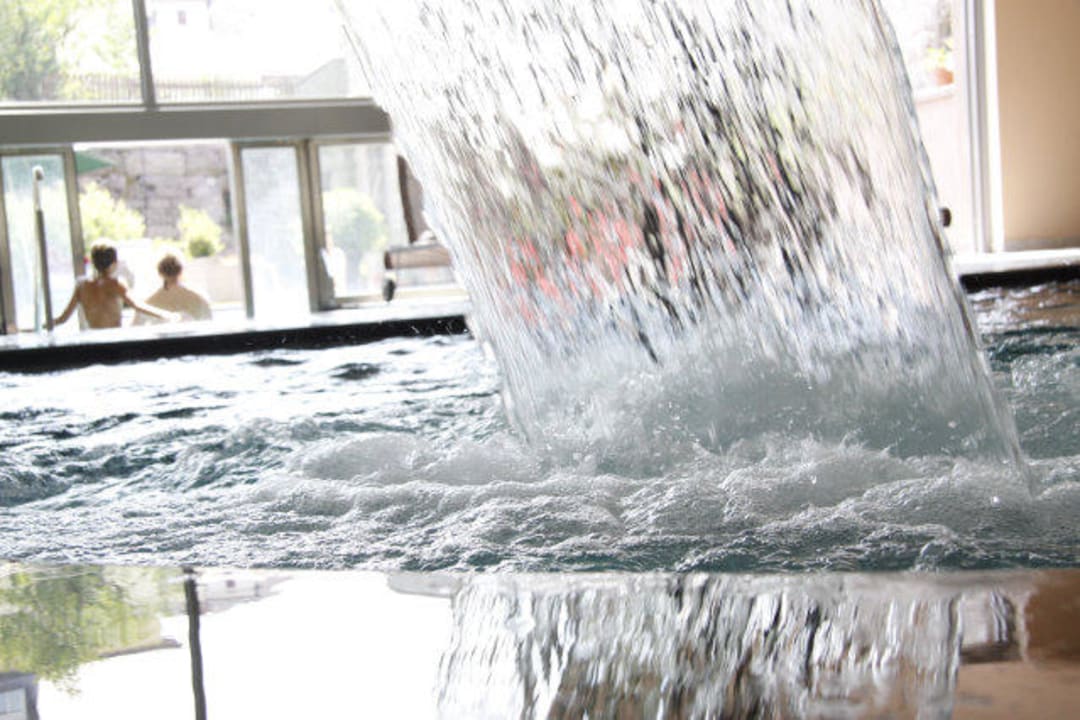 Hallenbad mit Außenansicht Hotel Bemelmans Post