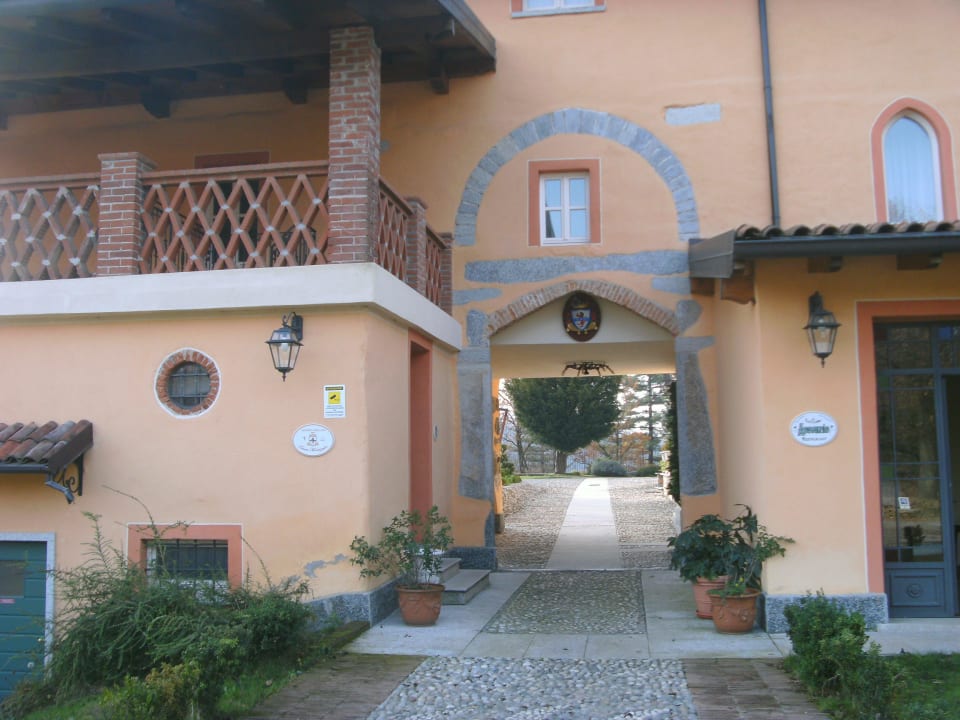 Zugang Hotel Tenuta Montezeglio