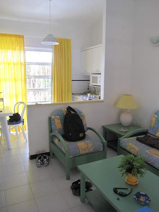 Wohnzimmer mit Küchenzeile Hotel Bungalows Laura