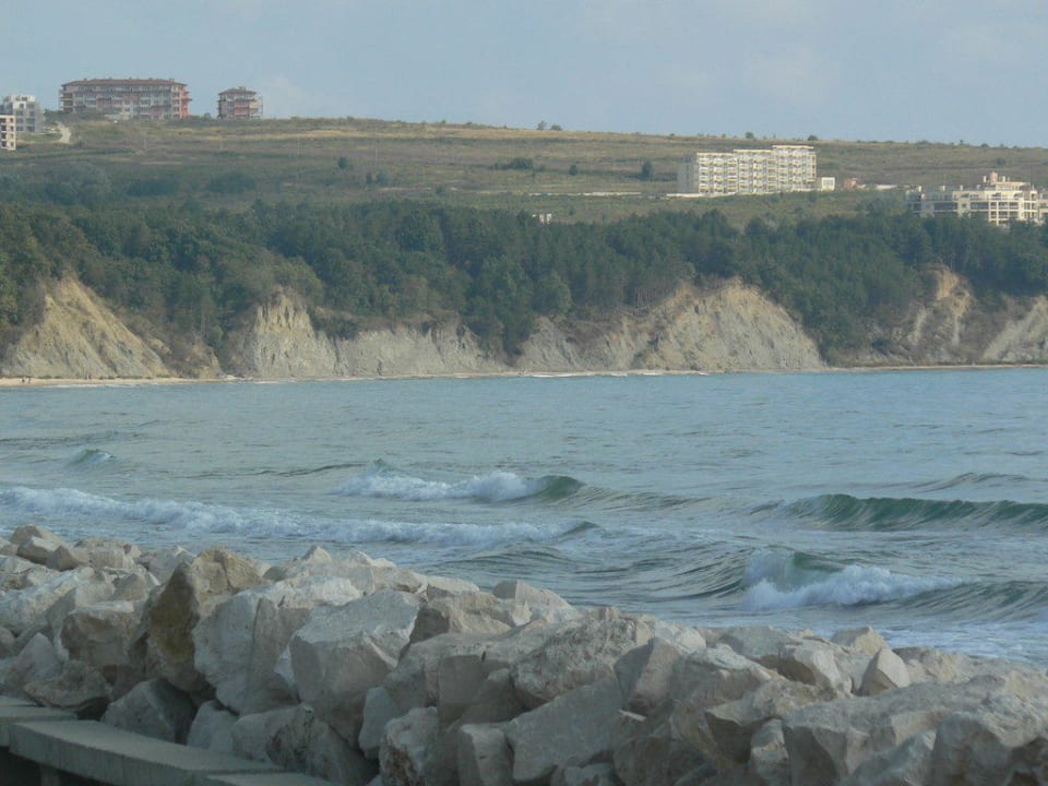 Rechts am Ende der Bucht von Obzor HVD Clubhotel Miramar