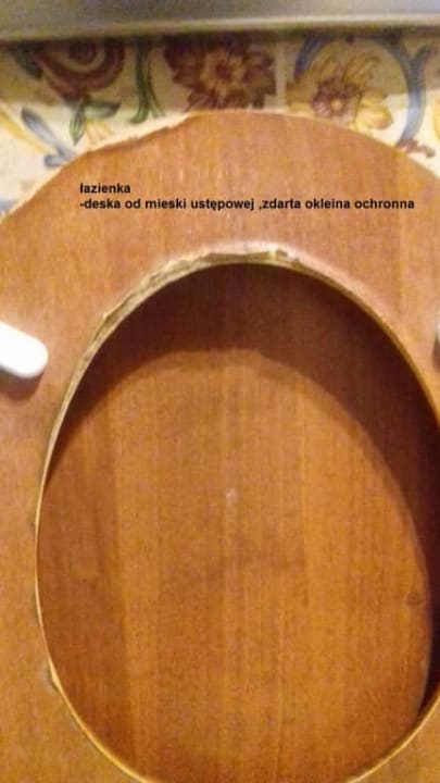Niehigieniczna obdrapana deska Hotel Góralski Dwór