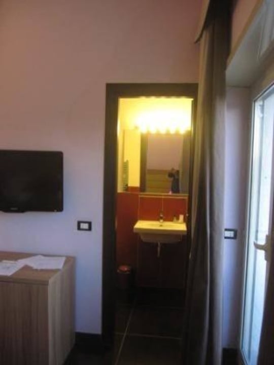 Blick ins Duschbad B&B Ostia Antica Suite