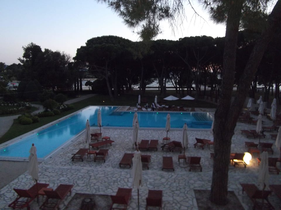 Pool mit langen Bahnen Falkensteiner Hotel Adriana