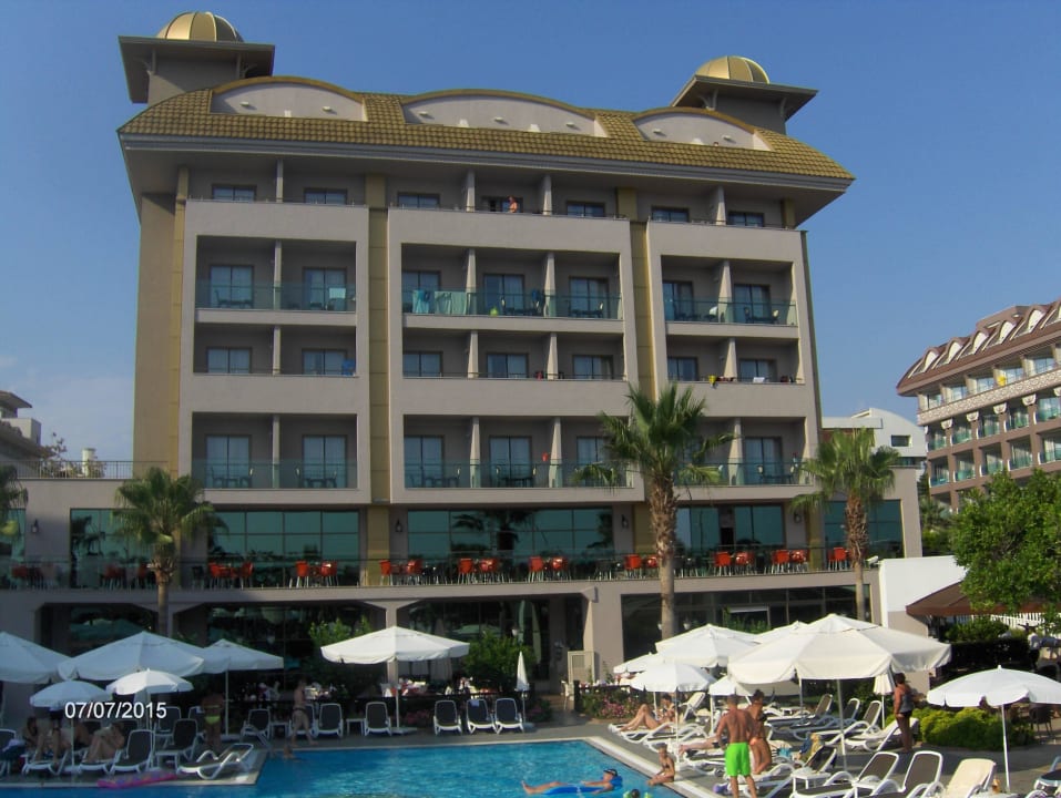 Haupthaus mit Irisch Pup. ( 24h ) Aydinbey Kings Palace & Spa