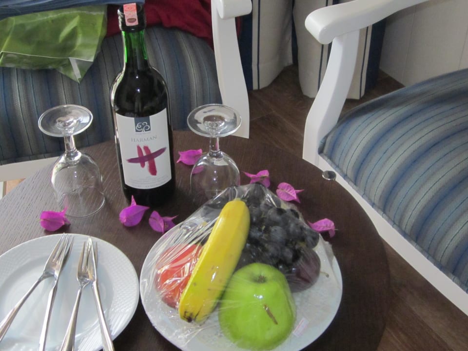 Wein und Obst zur  Begrüßung Club Grand Side