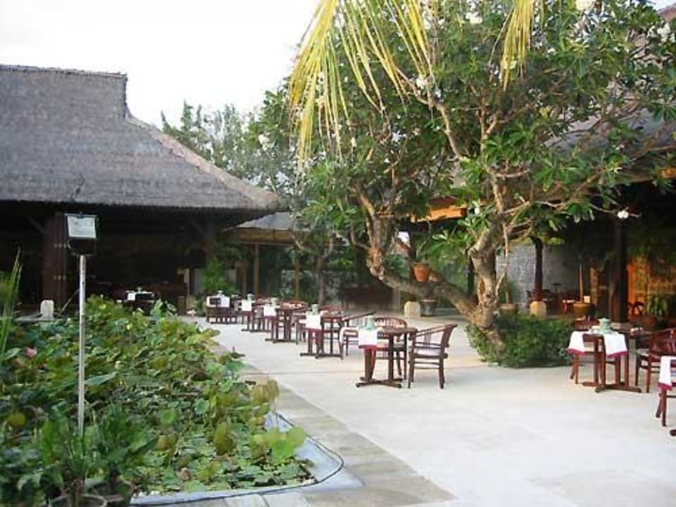 Hauptgebäude mit Lotusteich Jimbaran Puri, A Belmond Hotel, Bali