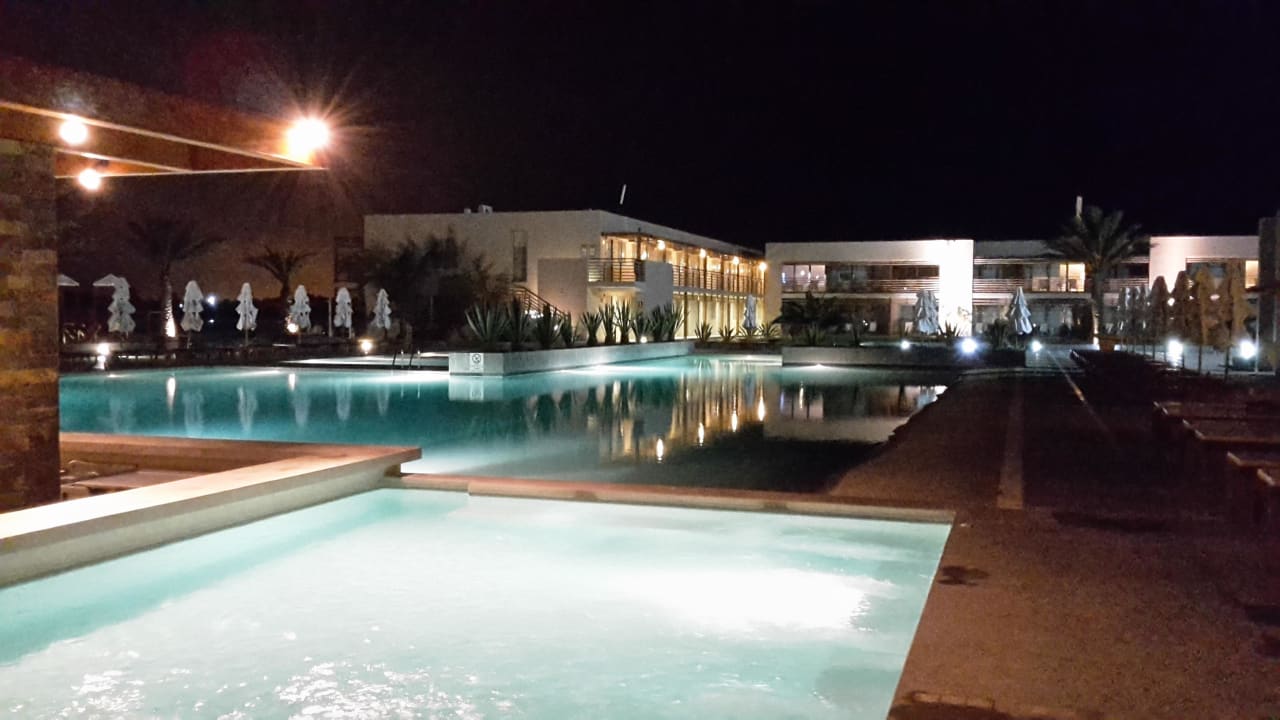 Hotelanlage bei Nacht  DoubleTree by Hilton Resort Paracas