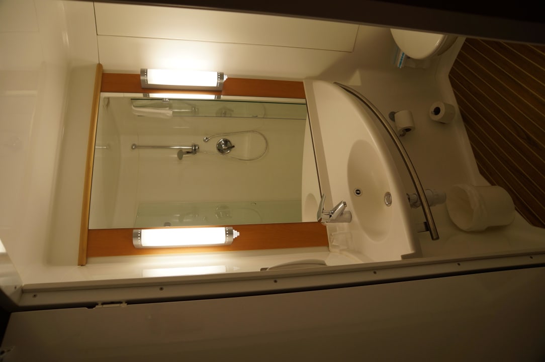 Bad/Dusche nur für eine Person zur Zeit Hotel Ibis Birmingham Airport