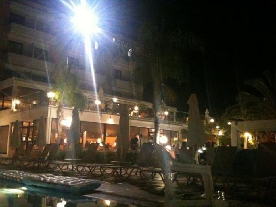 Beleuchtung zum Abendessen Queen's Bay Hotel