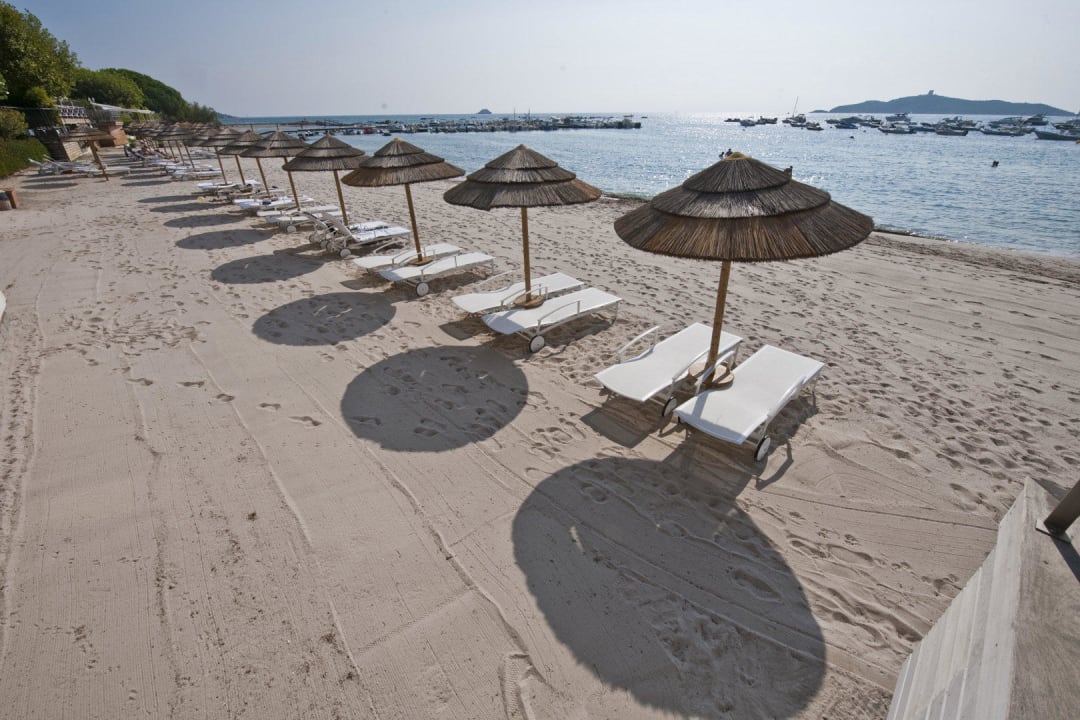 Plage aménagée Hotel Le Pinarello