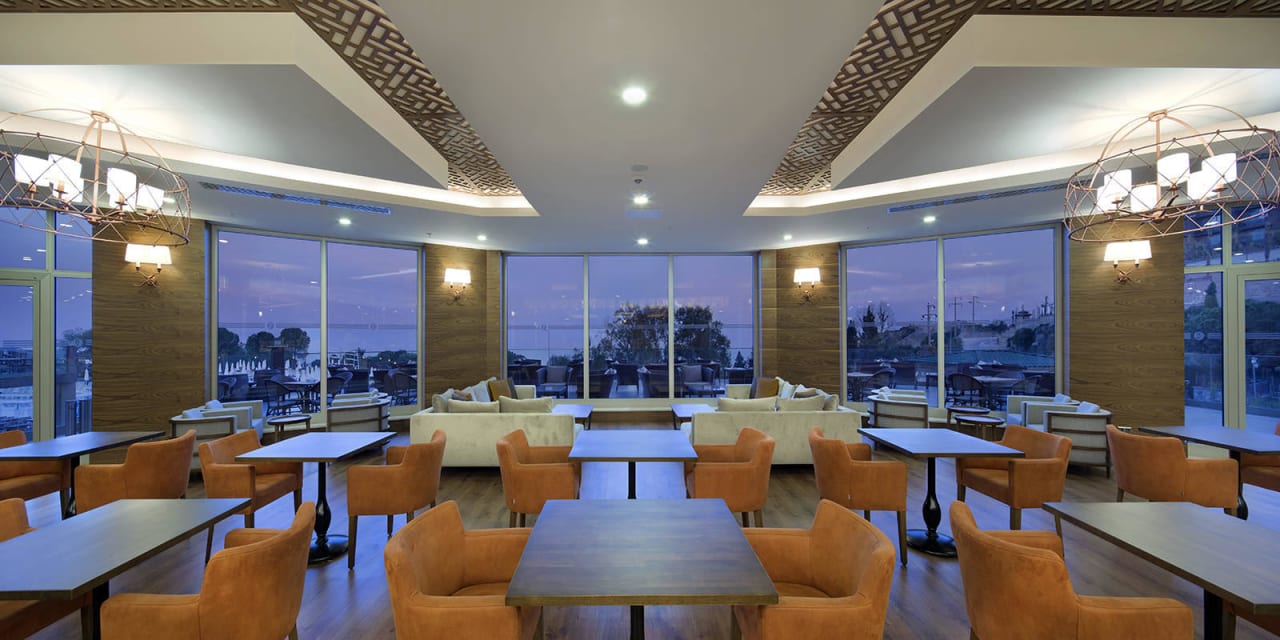 Royal Lobby Bar Ramada Resort Kusadasi & Golf