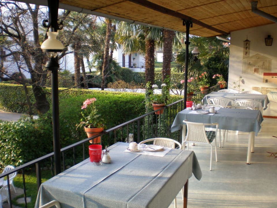 Colazione sulla terrazza Hotel Garni Molinazzo