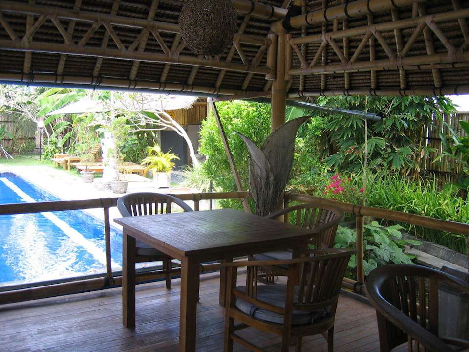 Frühstücksterrasse Pool Villa Senyum