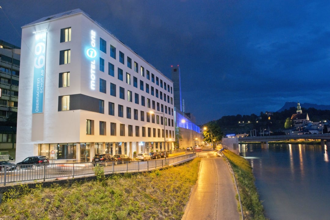 Außenansicht  Motel One Salzburg-Mirabell