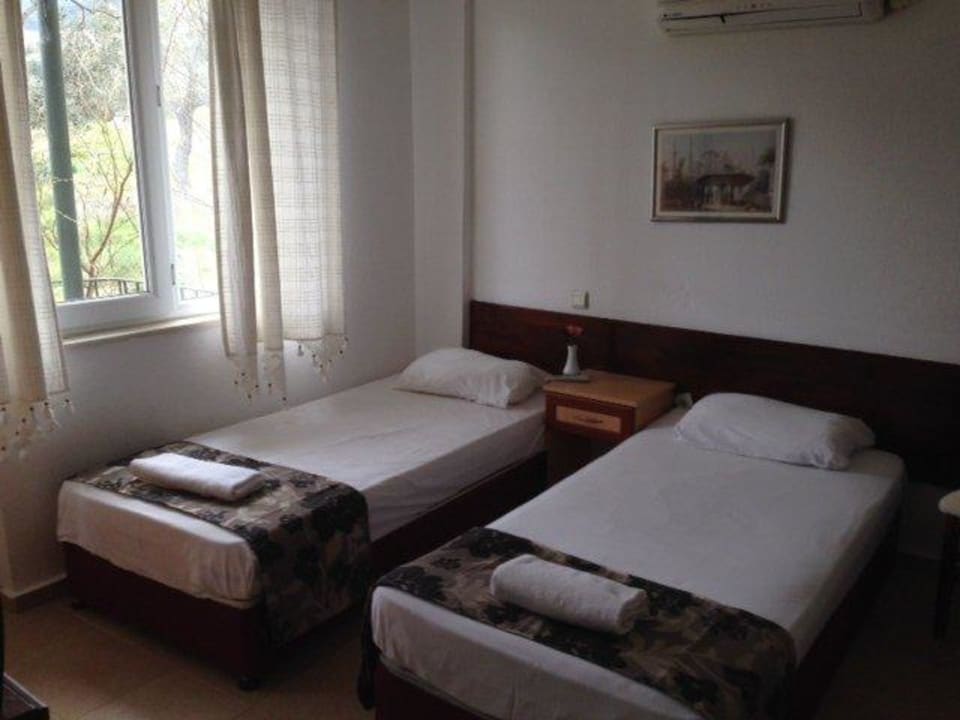 Bedroom 2 single beds Our Dream Butik Hotel