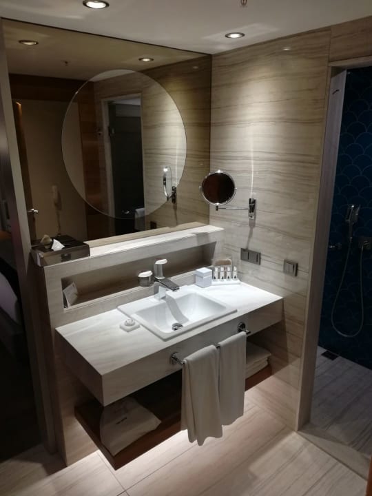 Zimmer Acanthus Cennet Barut Collection