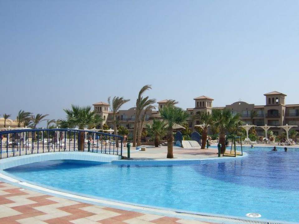 Pool Pensée Royal Garden Beach Resort