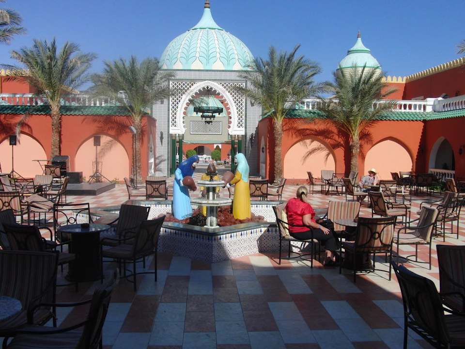 Das schöne, ruhige Cafe Pickalbatros Alf Leila Wa Leila Resort - Neverland Hurghada