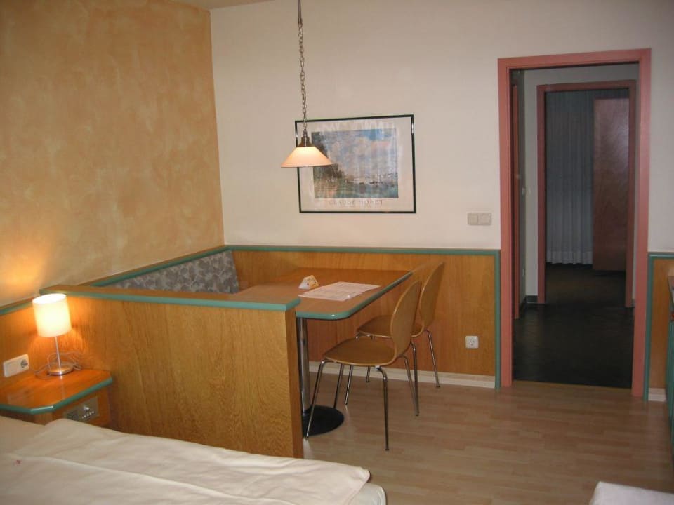 Quality Augsburg - Essecke im Zimmer Quality Hotel Augsburg