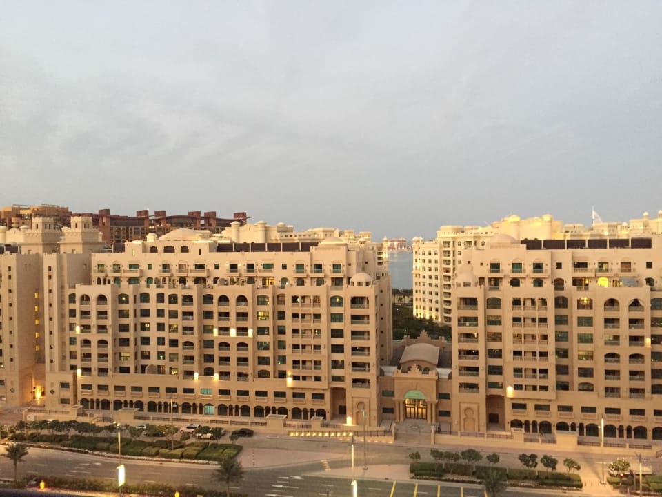 Zimmerausblick zur Straße Fairmont The Palm
