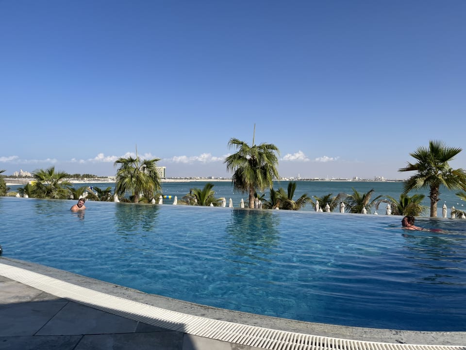 Pool Hampton by Hilton Marjan Island