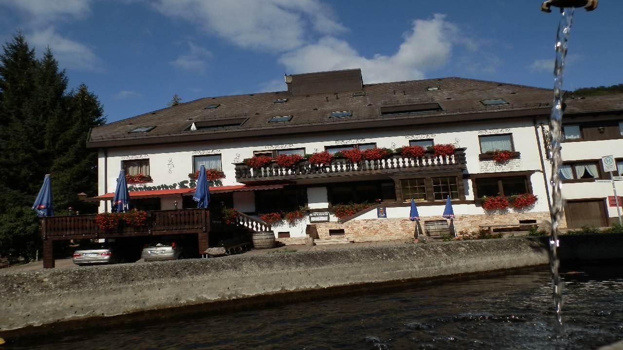 Hotel mit Brunnen Landhotel Löwen