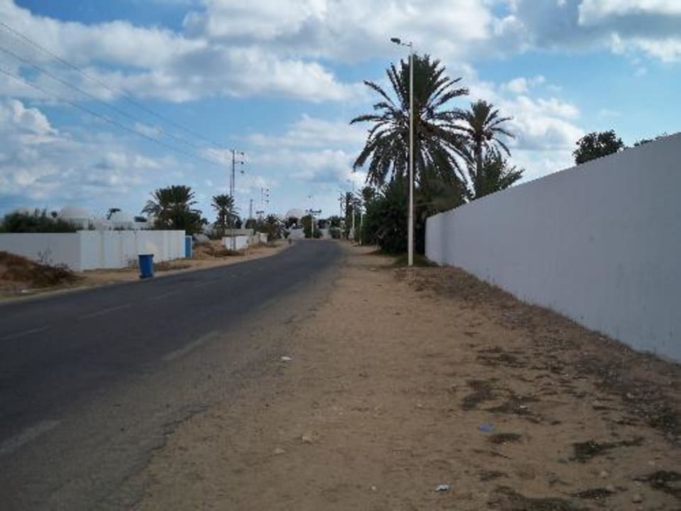 Strasse vor dem Hotel Hotel El Mouradi Djerba Menzel