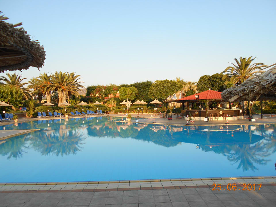 Pool Anissa Beach & Village
