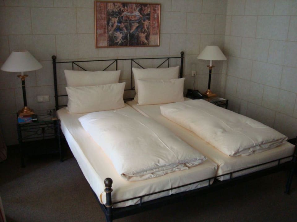 Doppelbett Metropoli Zimmer Hotel Elbflorenz Dresden