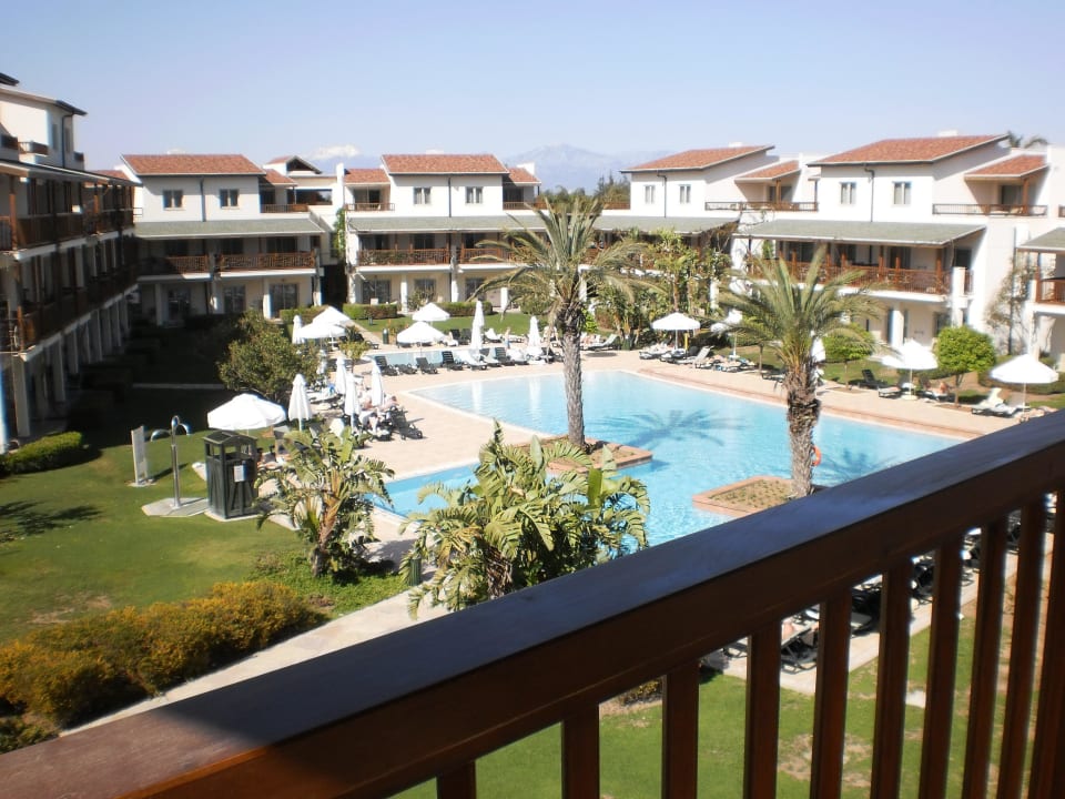 Blick vom Balkon auf den "ruhigen Pool" Lara Barut Collection