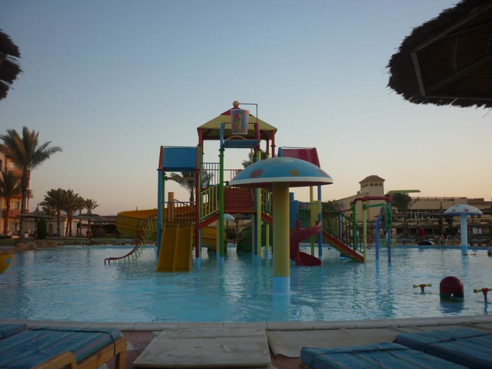 Spielplatz im Pool Pickalbatros Dana Beach Resort - Hurghada
