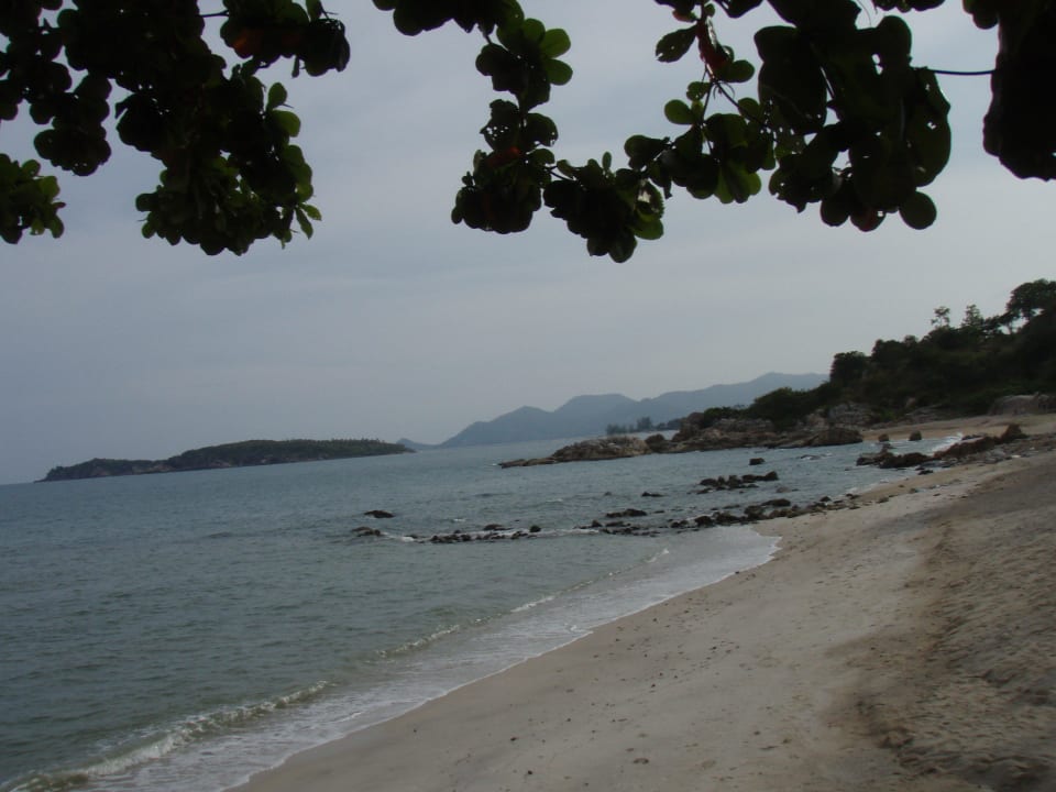 Rechts vom Hotel SAii Koh Samui Villas (adult only 12+)