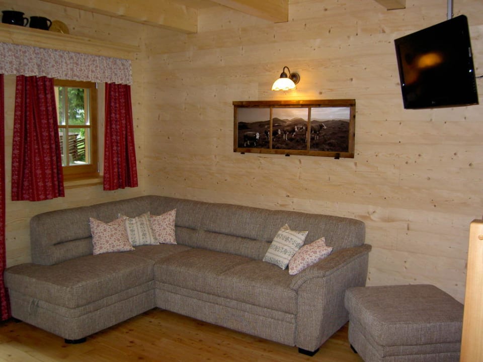 Flat TV und gemütliche Almwohnecke Holzmeisterhütte