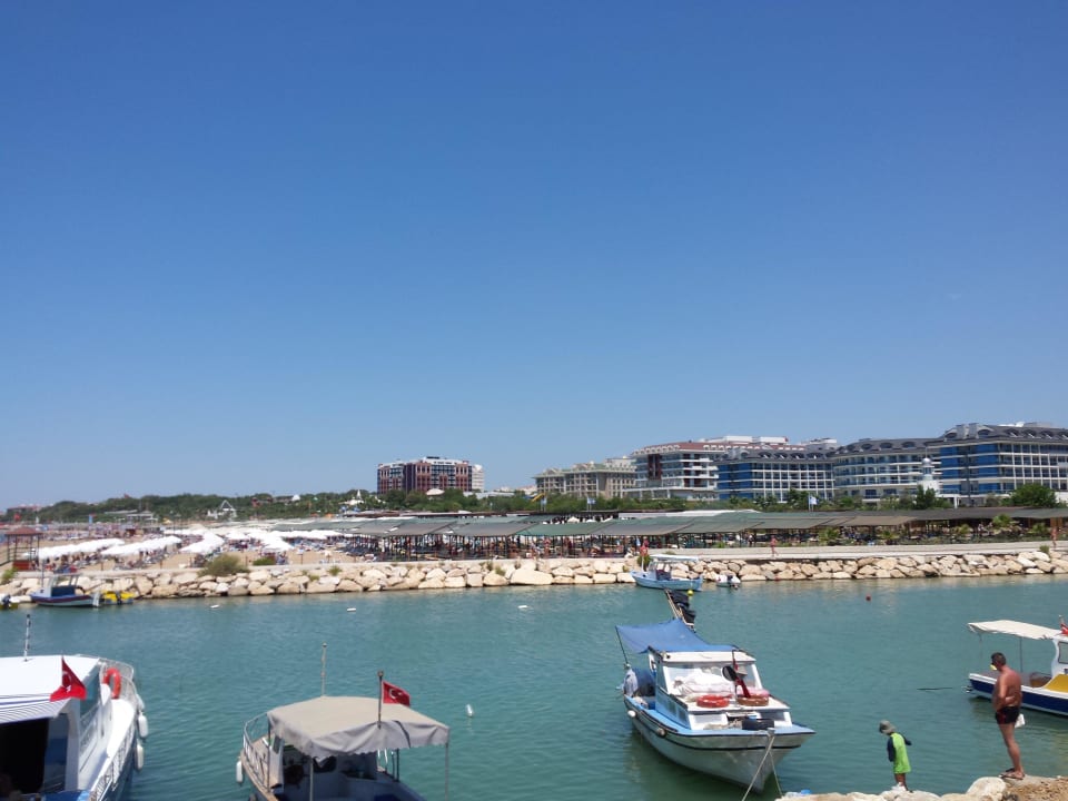 Vom kleinen Hafen aus gesehen Adalya Ocean Deluxe