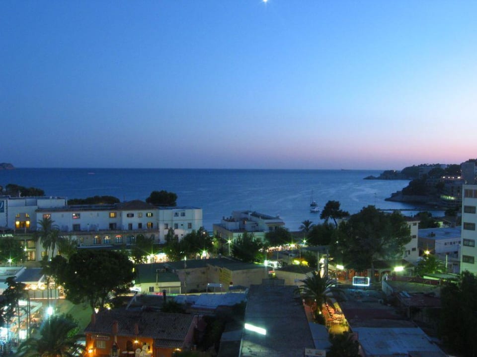Blick über Bucht am Abend vom 8.Stock Valentin Reina Paguera