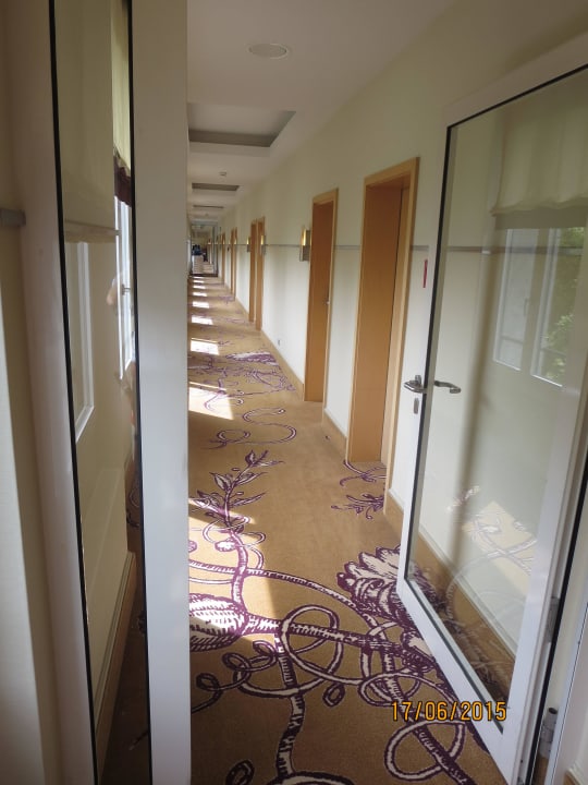 Hotelgangblick im 3. Stock Hotel Mondial am Dom Cologne- MGallery